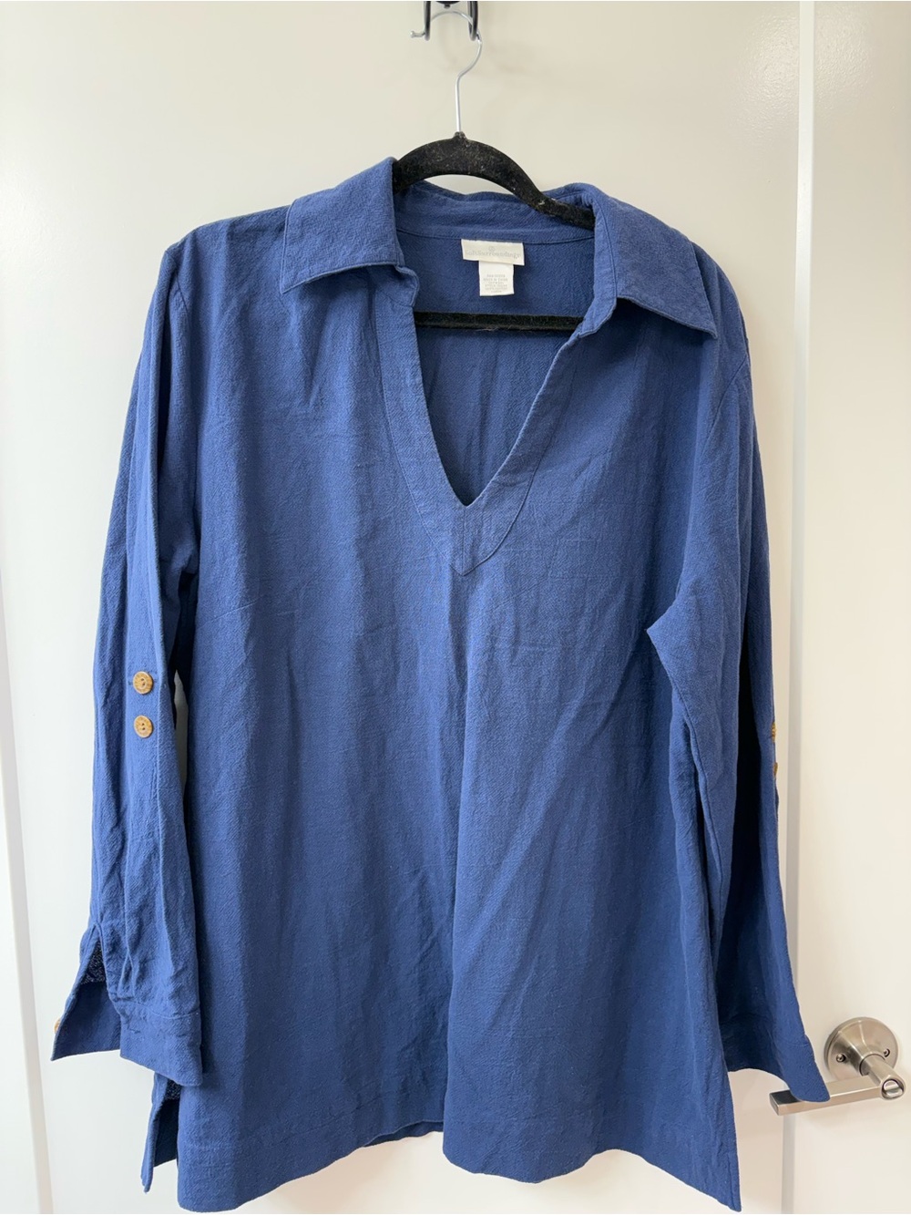 SOFT SURROUNDINGS BLUE V-NECK TOP SZ L
